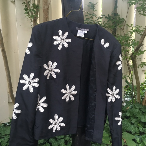 A Maggy London creation in size 14. - Picture 3 of 4